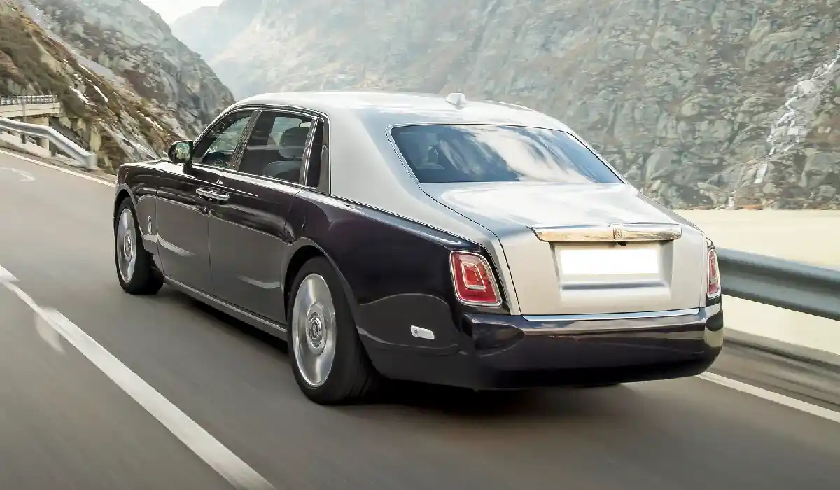 Rolls-Royce - Phantom Series II - Luxury Sedan Car Rentals - Preowned Sedan Car - Exclusive Concierge Club.webp